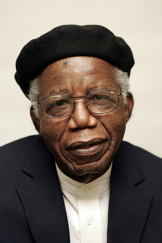 Chinua+Achebe+9.jpg (333×500)