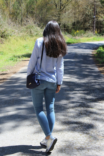 outfit-jeans-sneakers-comfty-blogger-style