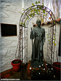 Padre Serra en el Cementerio de la Misión Dolores, San Francisco