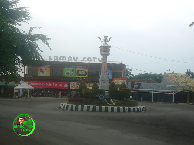 Bunderan Tugu Lampu Satu Subang