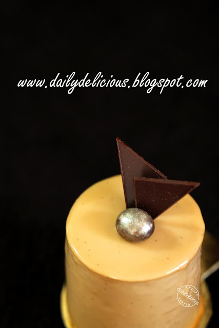 CafÃ© blanc: Coffee and white chocolate entremets