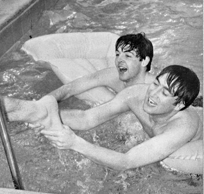 John Lennon Swimming, Paul McCartney Swimming, Beatles, Fab Four, Beatles Pool, Beatles Swimming, Beatles Photos