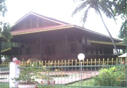 Rumah Adat Gorontalo (doloupa ) ~ Bumi Nusantara