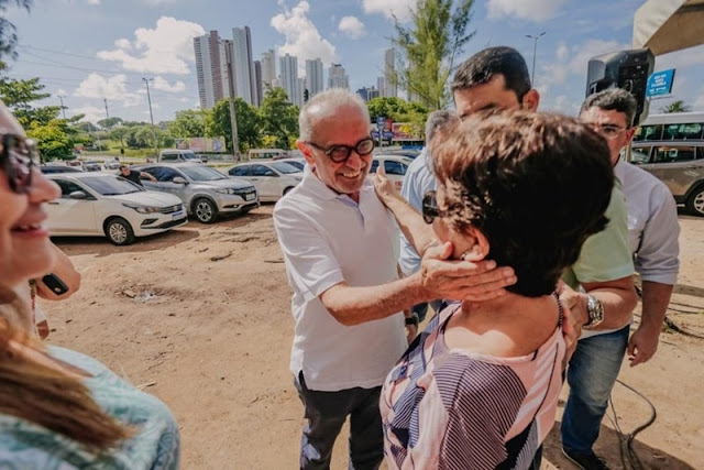 Cícero Lucena assina ordem de serviço para construção de praça no bairro de Miramar