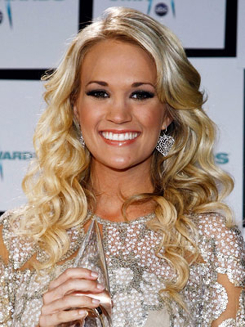 Smooth roots seamlessly flow into large, lustrous waves on Carrie Underwood's sizzling hairstyle
