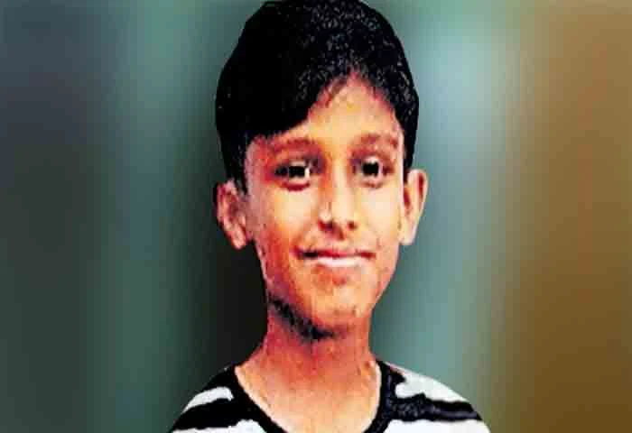 News,Kerala,State,Kozhikode,Accident,Accidental Death,Death,school,Student,Local-News, Kozhikode: Student stuck between buses died