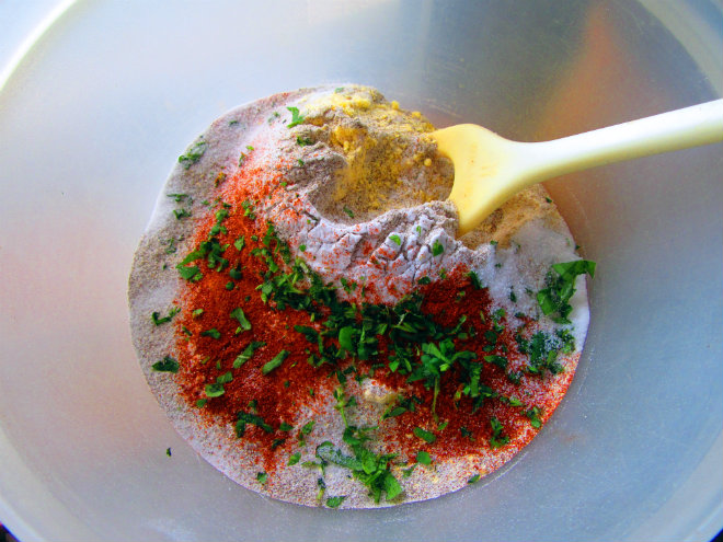 Buckwheat and kefir bread rolls by Laka kuharica: mix buckwheat, spelt and corn flour, baking soda, sea salt, chili powder and chopped fresh herbs.