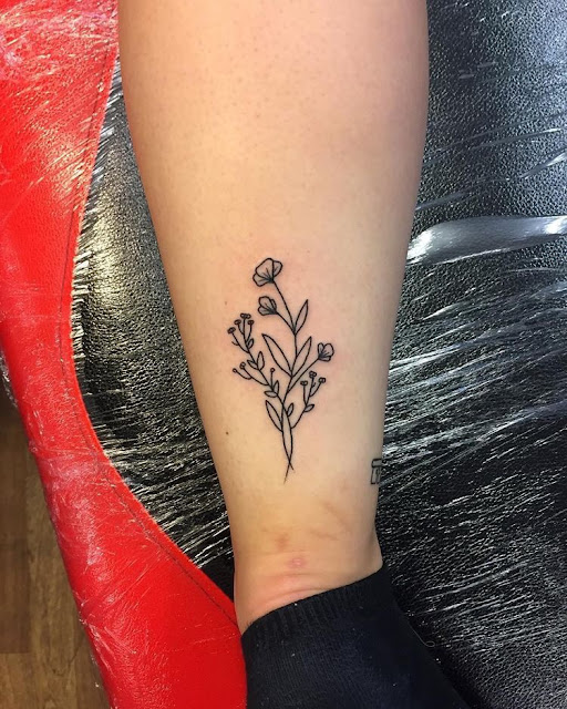 Mini tatuagens de flores para as mulheres 