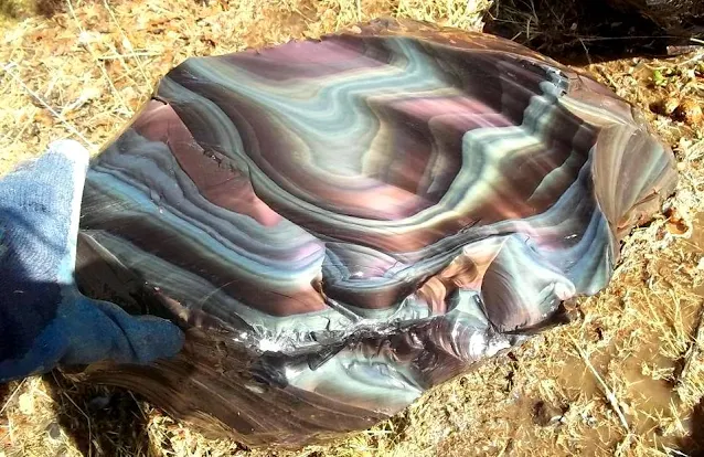 California Rainbow Obsidian Is a Natural Wonder (Photos)