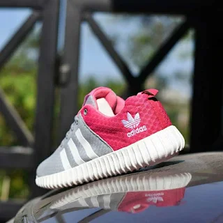 Jual Sepatu Sport Adidas Yeezy Boost Warna Abu-abu Pink