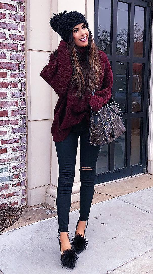 fall fashion trends | hat + maroon oversized sweater + black rips + heels + bag