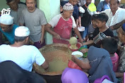 Tradisi Bagi-Bagi Takjil Bubur Muhdhor di Kampung Arab Tuban