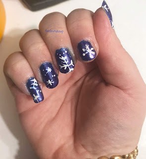 snowflake_nail_art