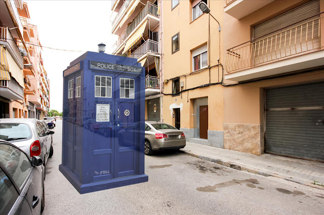 La Tardis del Doctor Who al carrer Lepant de Vilanova i la Geltrú