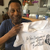 Pelé autografa e envia camisa histórica do Santos para Bolsonaro