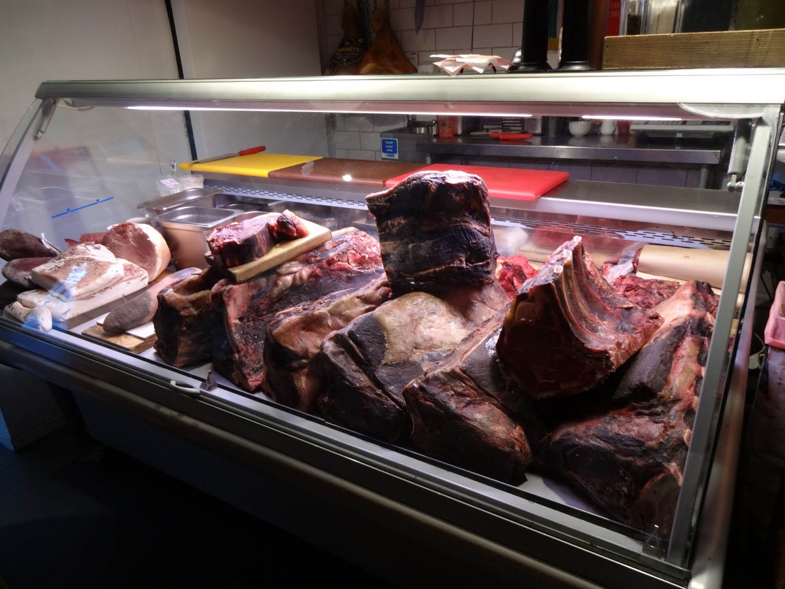 ロンドンもぐもぐログ 略してもぐログ お肉屋さんでガツンと肉三昧 Macellaio South Kensington
