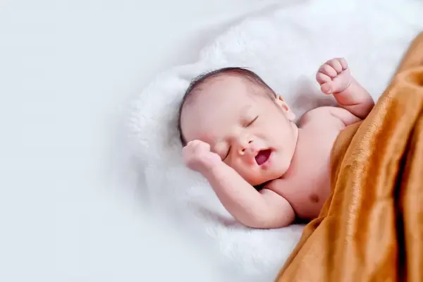 5 Kebiasaan Bayi Baru Lahir dan Cara Mengatasinya