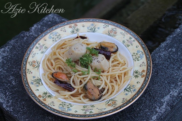 Azie Kitchen: Seafood Spaghetti Aglio e Olio