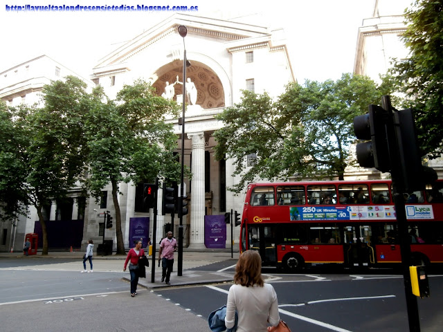 Plaza de Aldwych en Londres.