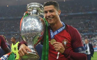 Cristiano Ronaldo-Sang Peraih Mimpi Euro 2016