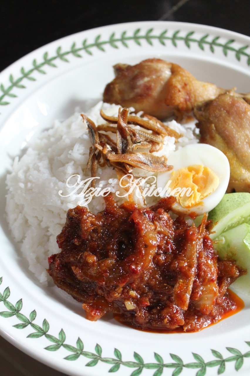 Nasi Lemak Azie Kitchen Yang Paling Sedap - Azie Kitchen