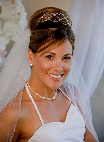 Half updo wedding hairstyle with veil picturejpg