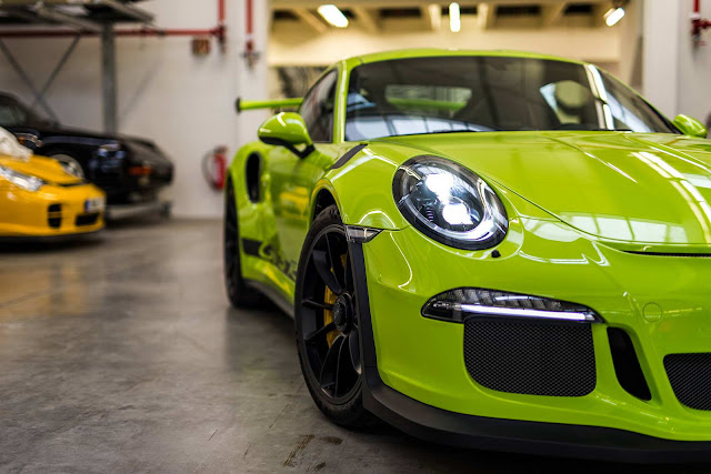 2015 Porsche 911 GT3 RS in Lime Green