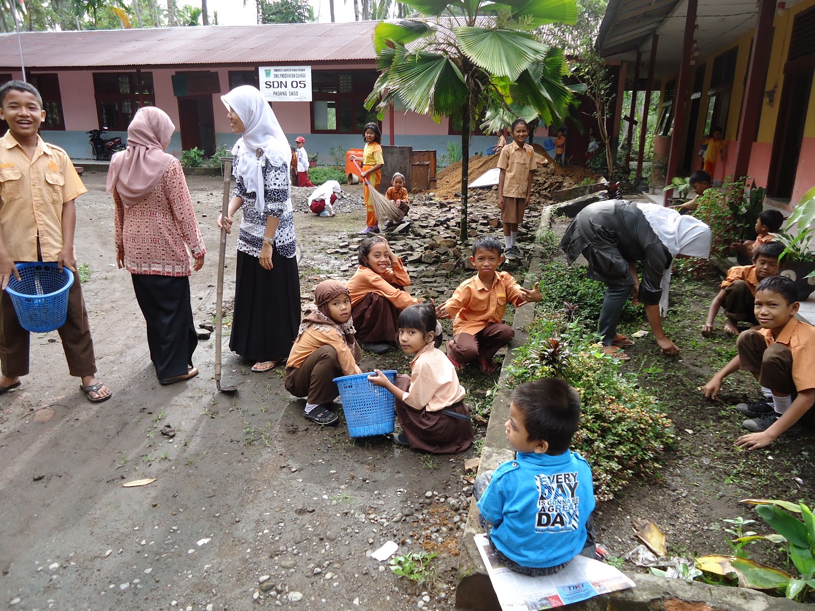 Rimba Kata di Hutan Kisah Arti Kerja Sama