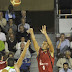 MANNY QUEZADA SE VISTE DE HEROE EN HISTORICA VICTORIA DEL BALONCESTO LEON.