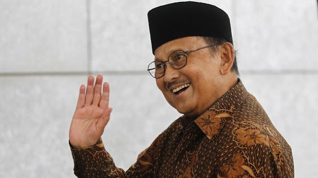 Biografi B J Habibie Filsafat Teknologi Indonesia 