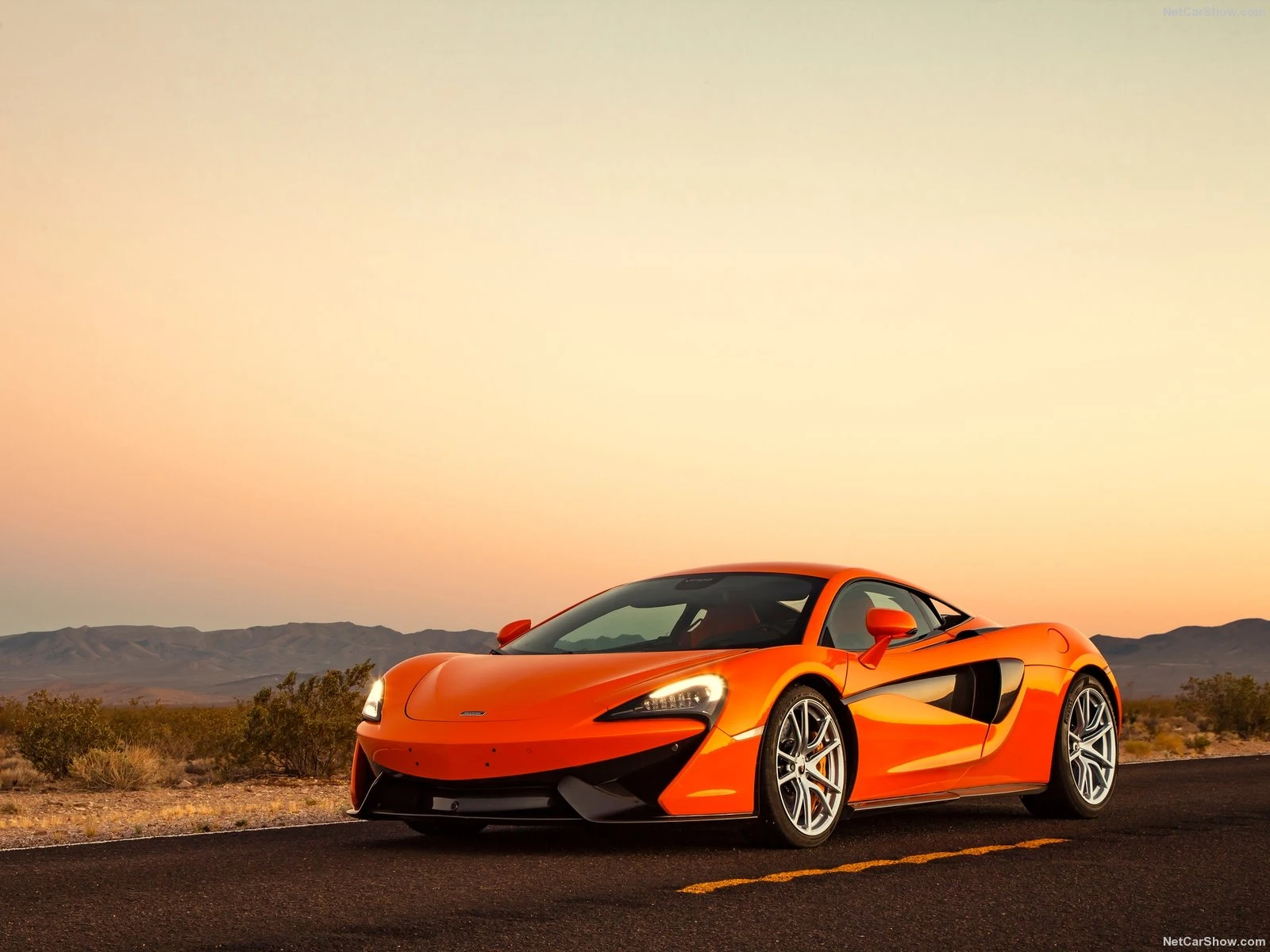 Hình ảnh siêu xe McLaren 570S Coupe 2016 & nội ngoại thất