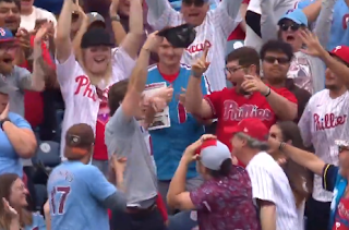 Phillies fan catches Bryce Harper HR with his cap, Giants vs. Phillies, 5/6/2024