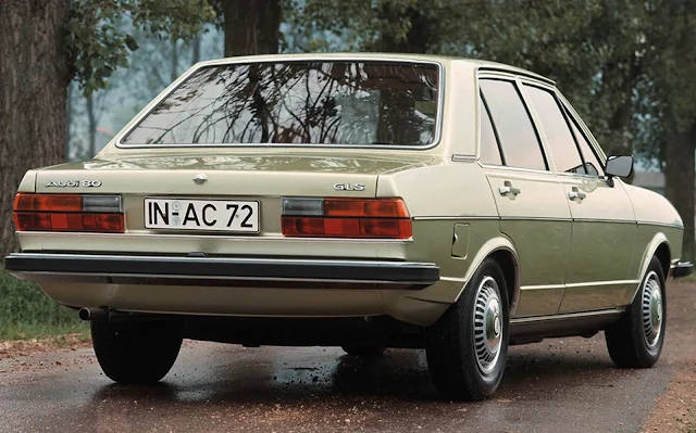 Audi 80 de primeira geração - traseira