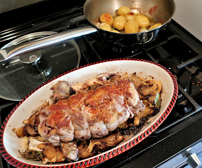 épaule d'agneau, pleurotes, pommes de terre nouvelles de l'¨le de Ré