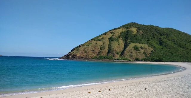 pantai mawun