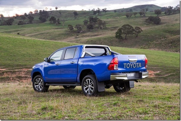 2016-Toyota-Hilux-26