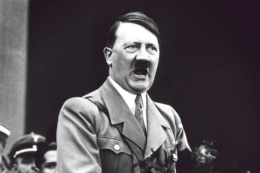 Detienen a dos turistas chinos en Alemania por hacer el saludo nazi