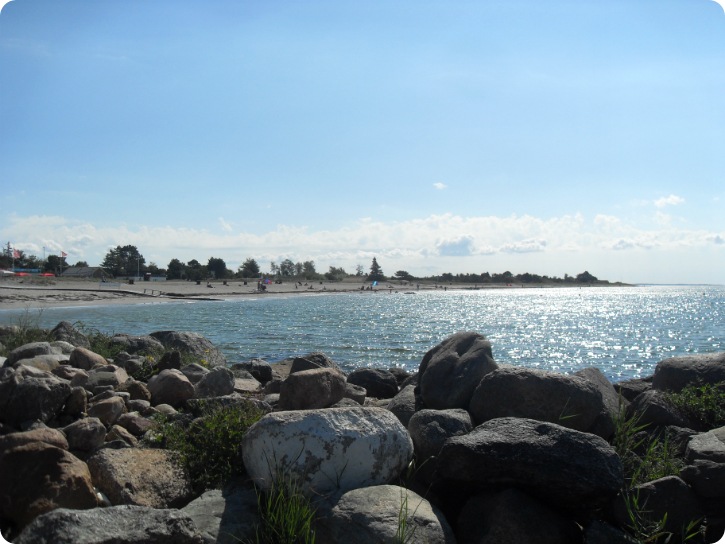 Strand og havn på Enø