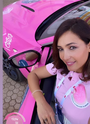 Caterina Balivo MilleMiglia auto rosa oggi 17 giugno