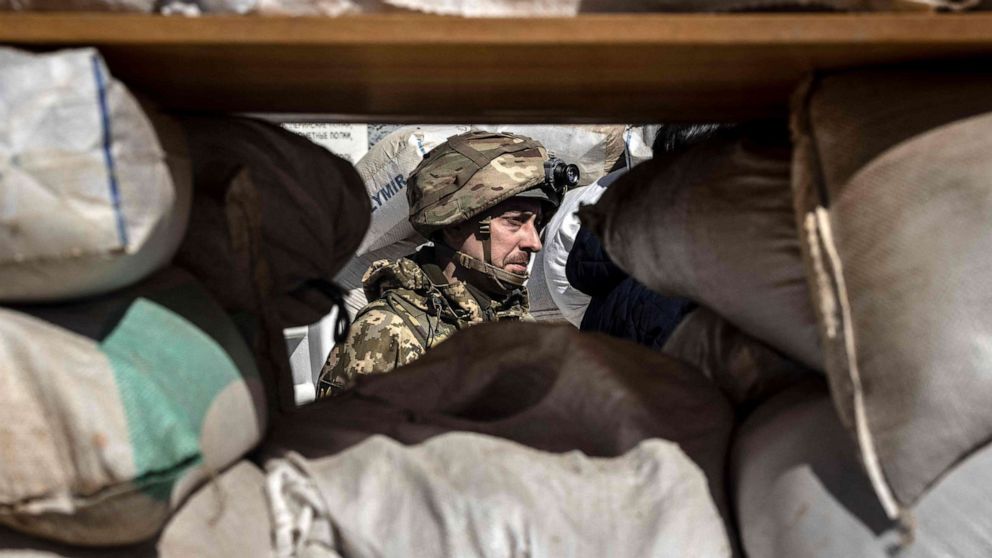 Ukrayna ordusu, Kiev'in doğusundaki Rus birliklerini şehir merkezine 55 km geri çekti.