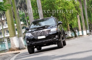 Cho thuê xe 7 chỗ Fortuner 2013 đón tiễn sân bay