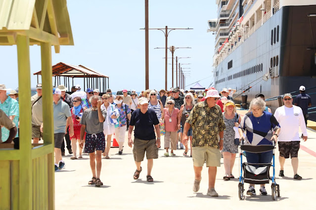 Cabo Rojo recibe cerca de 2,000 visitantes con la llegada de su segundo crucero. 