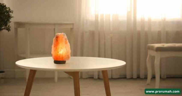 Lampu Meja Dengan Desain Artistik