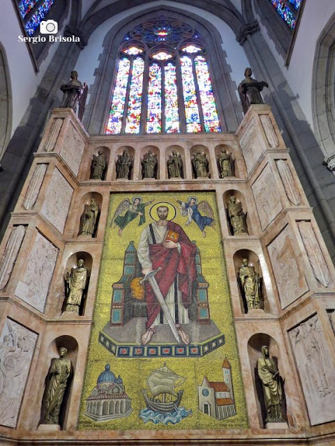 Perspectiva inferior do Painel Mosaico gigante de São Paulo - Catedral Metropolitana da Sé - São Paulo