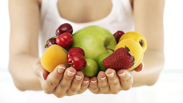 Ăn trái cây thay rau được không?