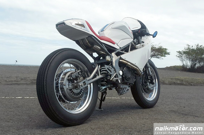 Lunatic s Honda CBR250RR Neo  Caf  Racer 