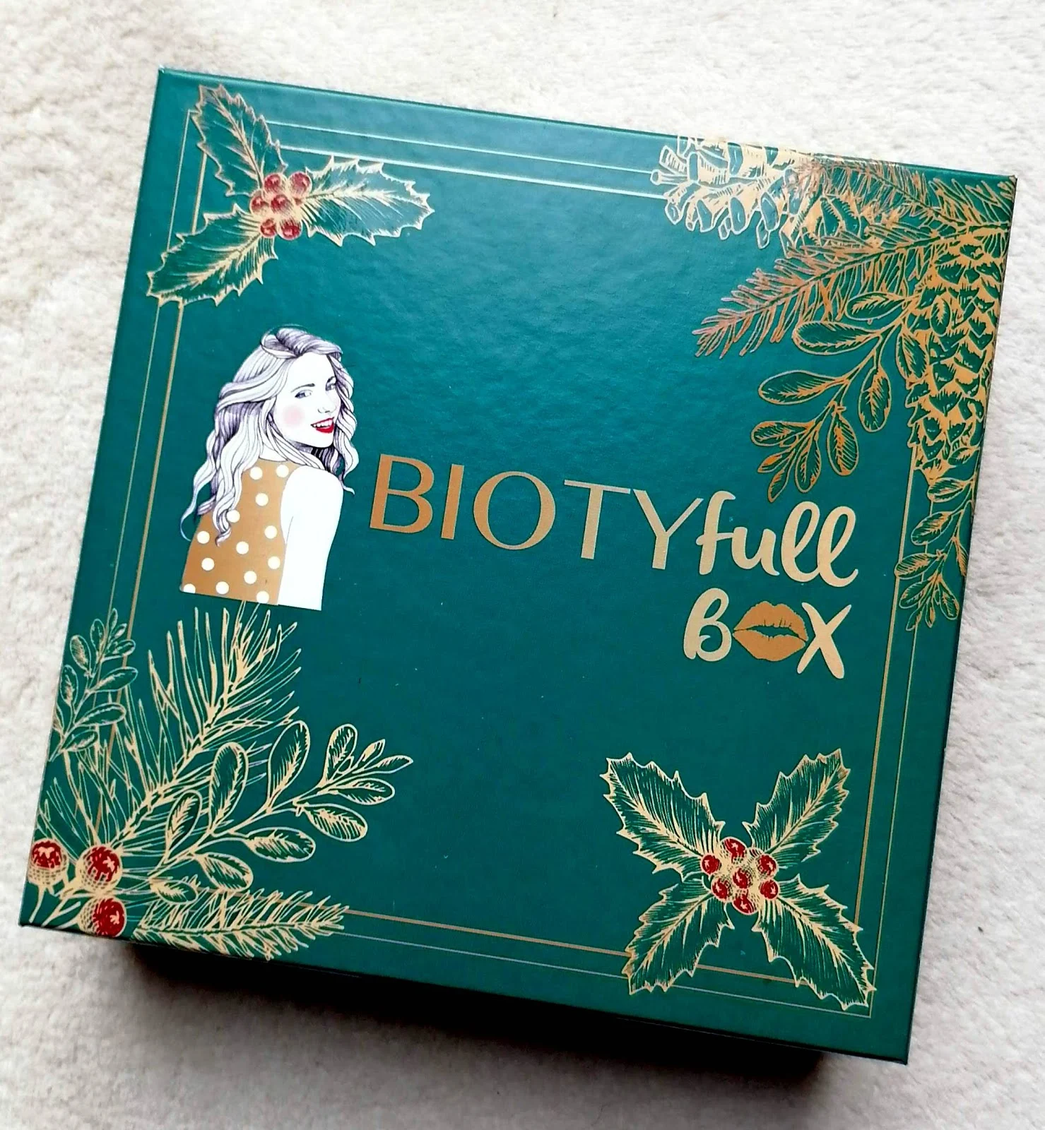 BIOTYFULL BOX Décembre 2019  La raffinée et scintillante! 
