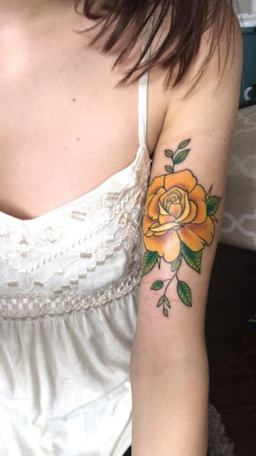 Tatuagens femininas de flores 