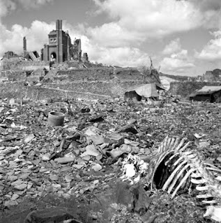 Foto Tragedi Bom Atom Hiroshima Dan Nagasaki [ www.BlogApaAja.com ]