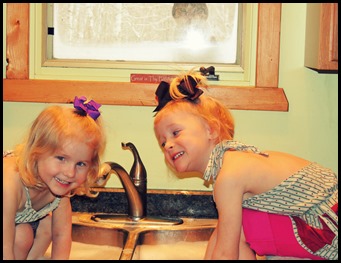 girls sink 036